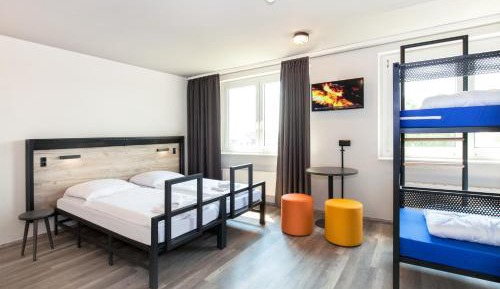 Family Room (2 Adults + 2 Children)