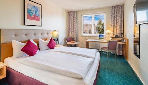 Comfort Queen Room with Queen Bed and View