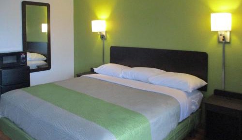 Deluxe King Room - Non-Smoking