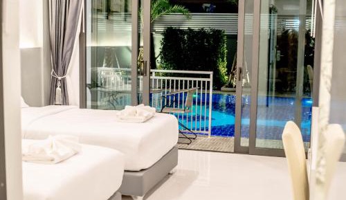 Twin Room with Pool View