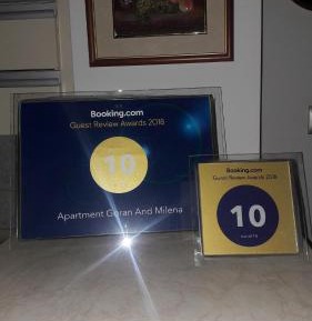 Apartment with Mountain View