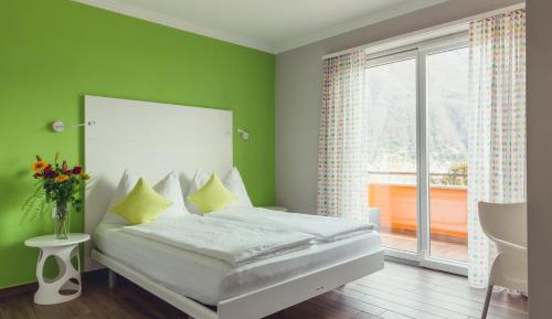 Classic Double Room with Lake View