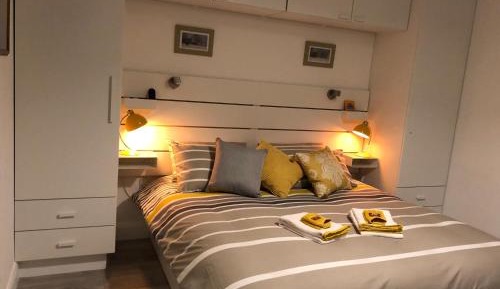 Twin Room with Private External Bathroom