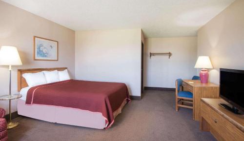 Queen Room - Non-Smoking