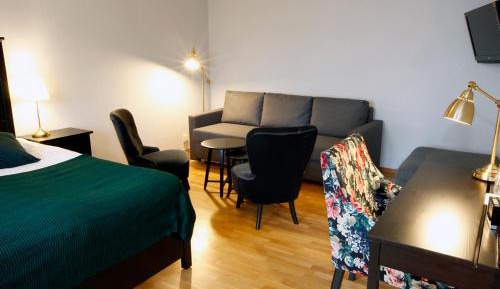 Family Room (2 Adults + 2 Children)