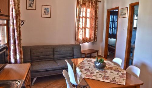 One-Bedroom Apartment with Sea View (3 Adults)