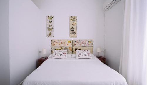 Large Exterior Double Room with private bathroom and balcony