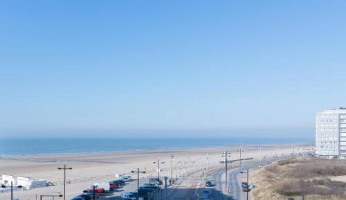 One-Bedroom Apartment with Sea View