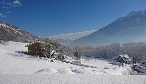 Apartment with Mountain View