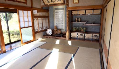 Basic Triple Room with Shared Bathroom