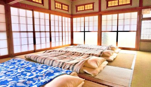 Basic Triple Room with Shared Bathroom