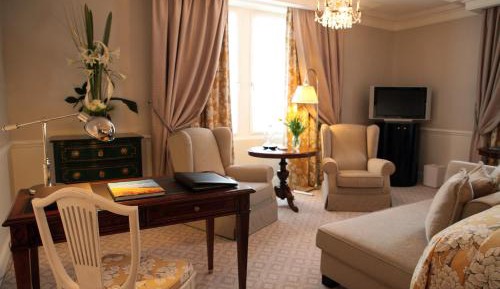 Junior Suite with City View