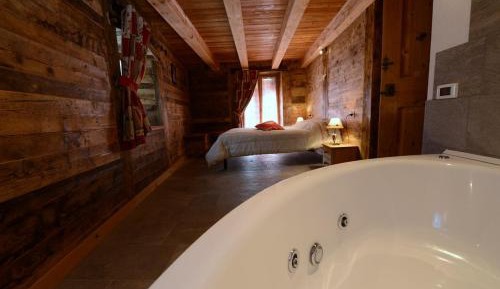 Two-Bedroom Apartment with Spa Bath