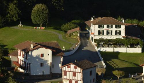 Apartment with Mountain View