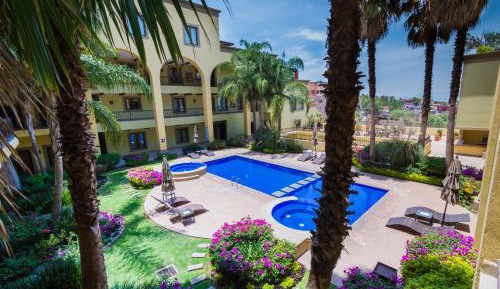 Apartment with Pool View 