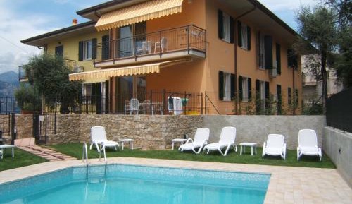 Apartment with Lake View