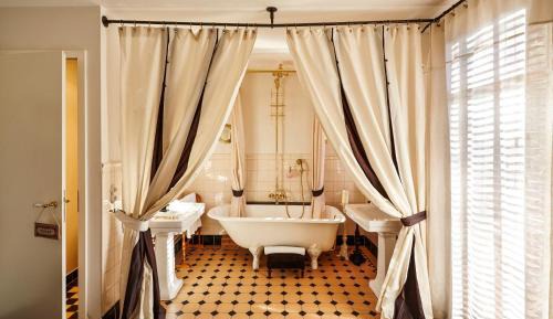 Double Room with Waterbed and Balcony