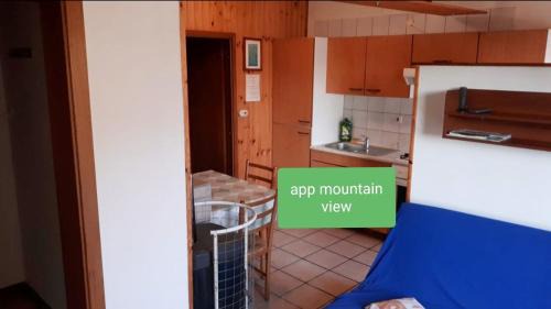 Apartment with Mountain View