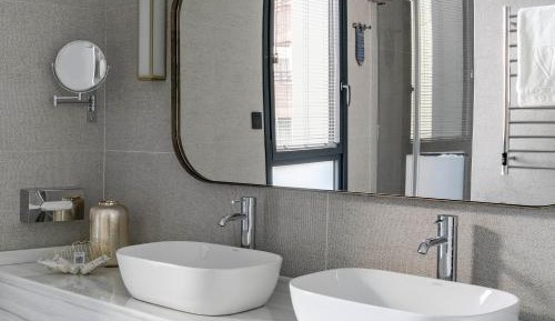 Suite Junior with Guggenheim view