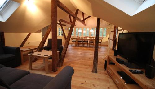 Apartment with Mountain View