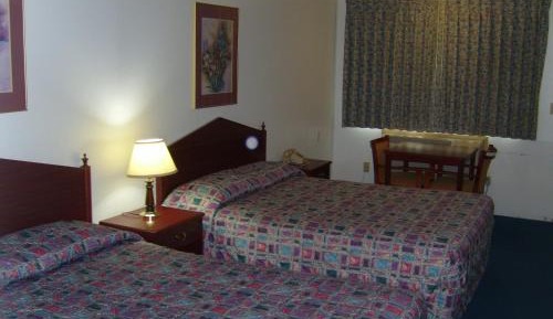 Queen Room with Two Queen Beds - Smoking