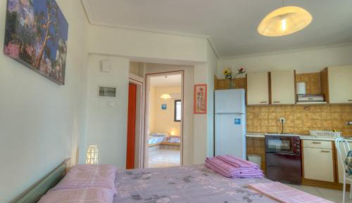 One-Bedroom Apartment with Sea View (5 Guests)