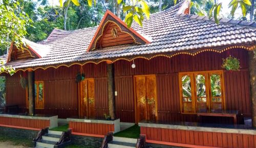 Deluxe Double Room (2 Adults + 1 Child)