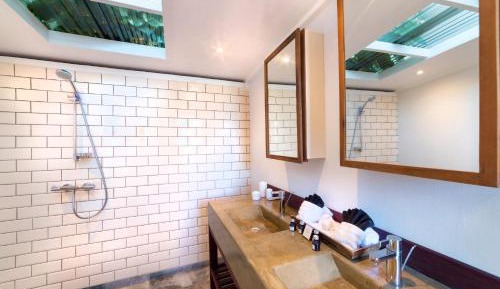 Seaview Luxury 3-Bedroom Villa, 2,800sf