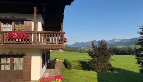 Apartment with Mountain View
