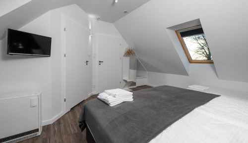 Deluxe Double Room (2 Adults + 1 Child)