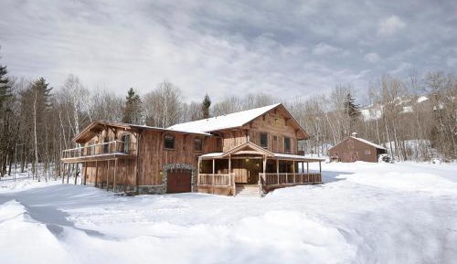 Deluxe Room (2 Adults + 1 Child)