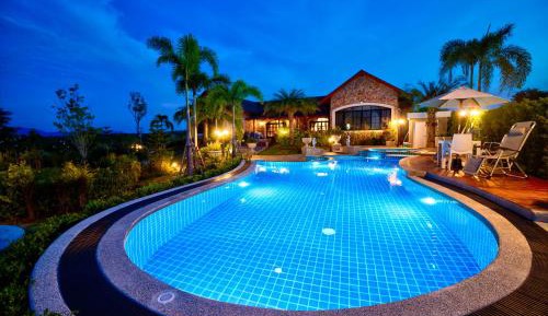 Three-Bedroom French House with English Garden