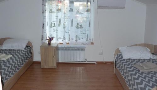 Single Bed in Mixed Dormitory Room