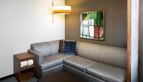 Queen Room with Two Queen Beds and Sofa Bed - High Floor