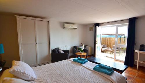 Queen Room with Pool View