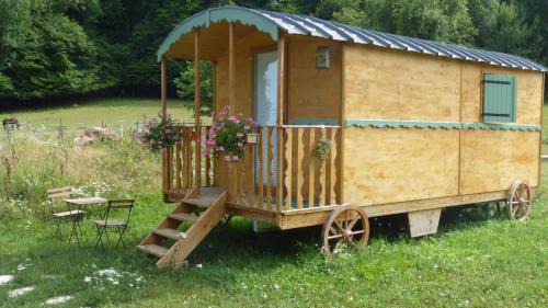 Family Room with Mountain View