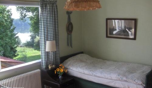 Single Room with Shared Bathroom - Annex