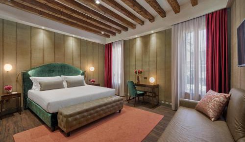 Suite with Canal View