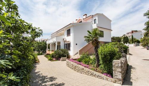 One-Bedroom Apartment with Patio