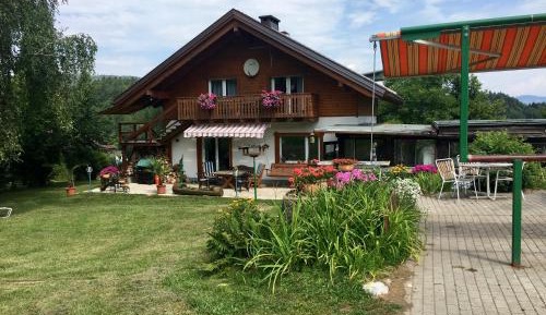 Apartment with Mountain View