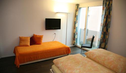 Family Room (2 Adults + 2 Children)