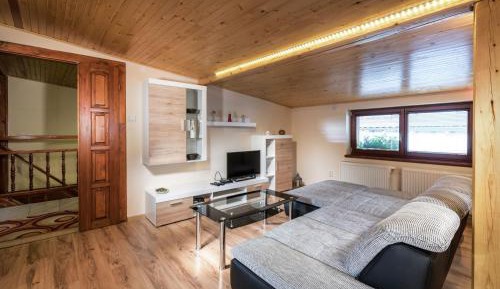 Three-Bedroom Apartment with Bathroom