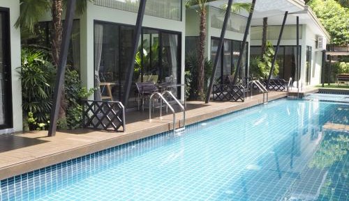 Deluxe Room With Pool Access