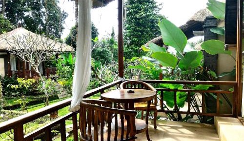 Bungalow with Garden View