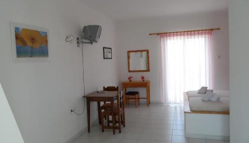 Studio (2 Adults)