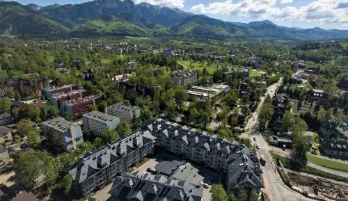 Apartment with Mountain View