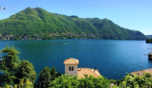 Apartment with Lake View