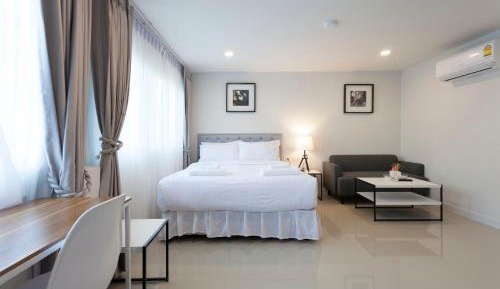 Standard Queen Room