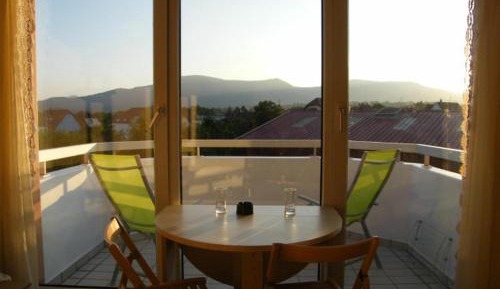 Studio with Mountain View