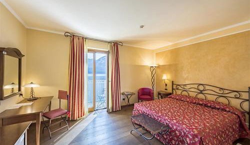 Double or Twin Room with Lake View